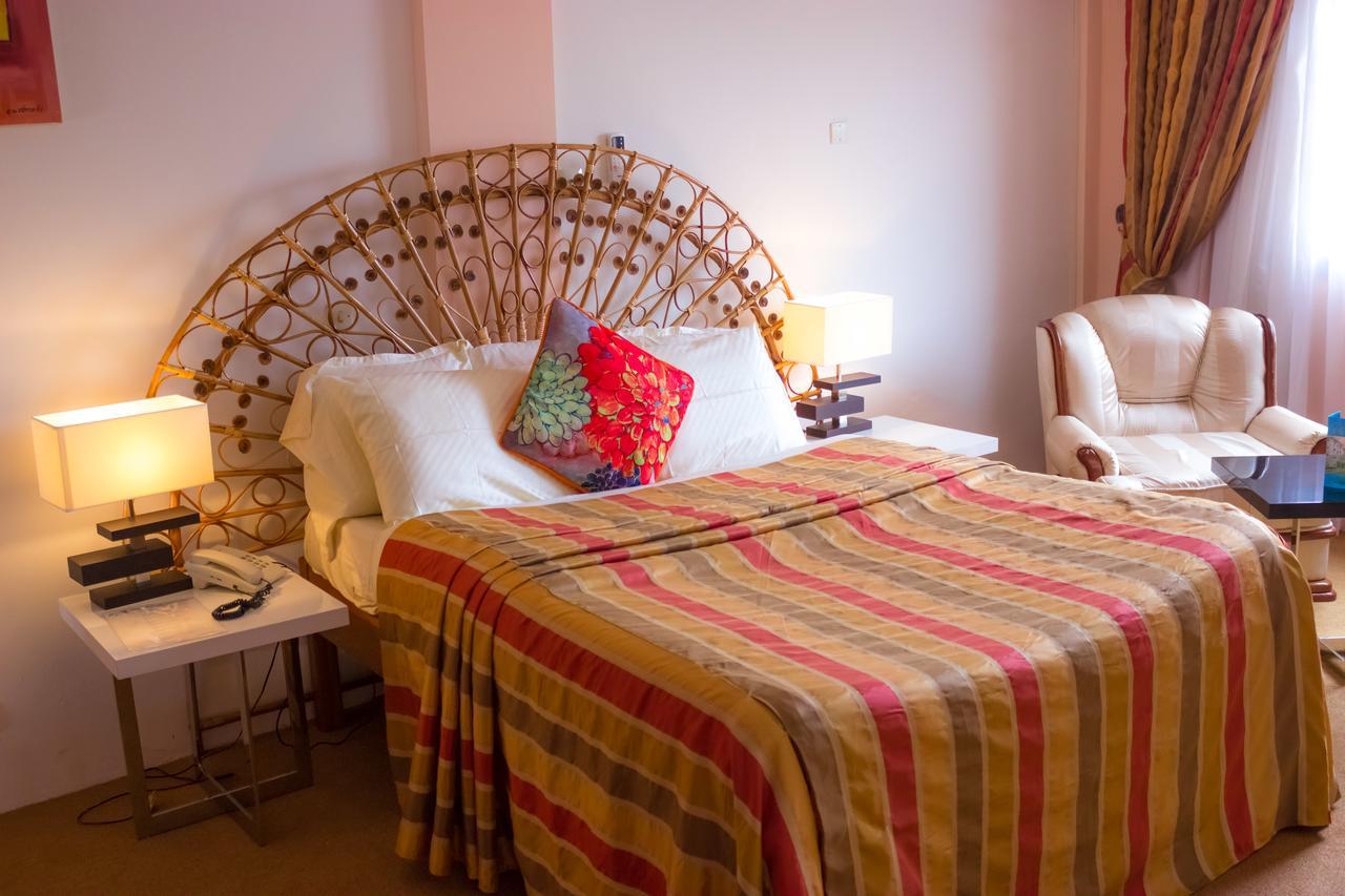 Hotel Azur Yaoundé Esterno foto