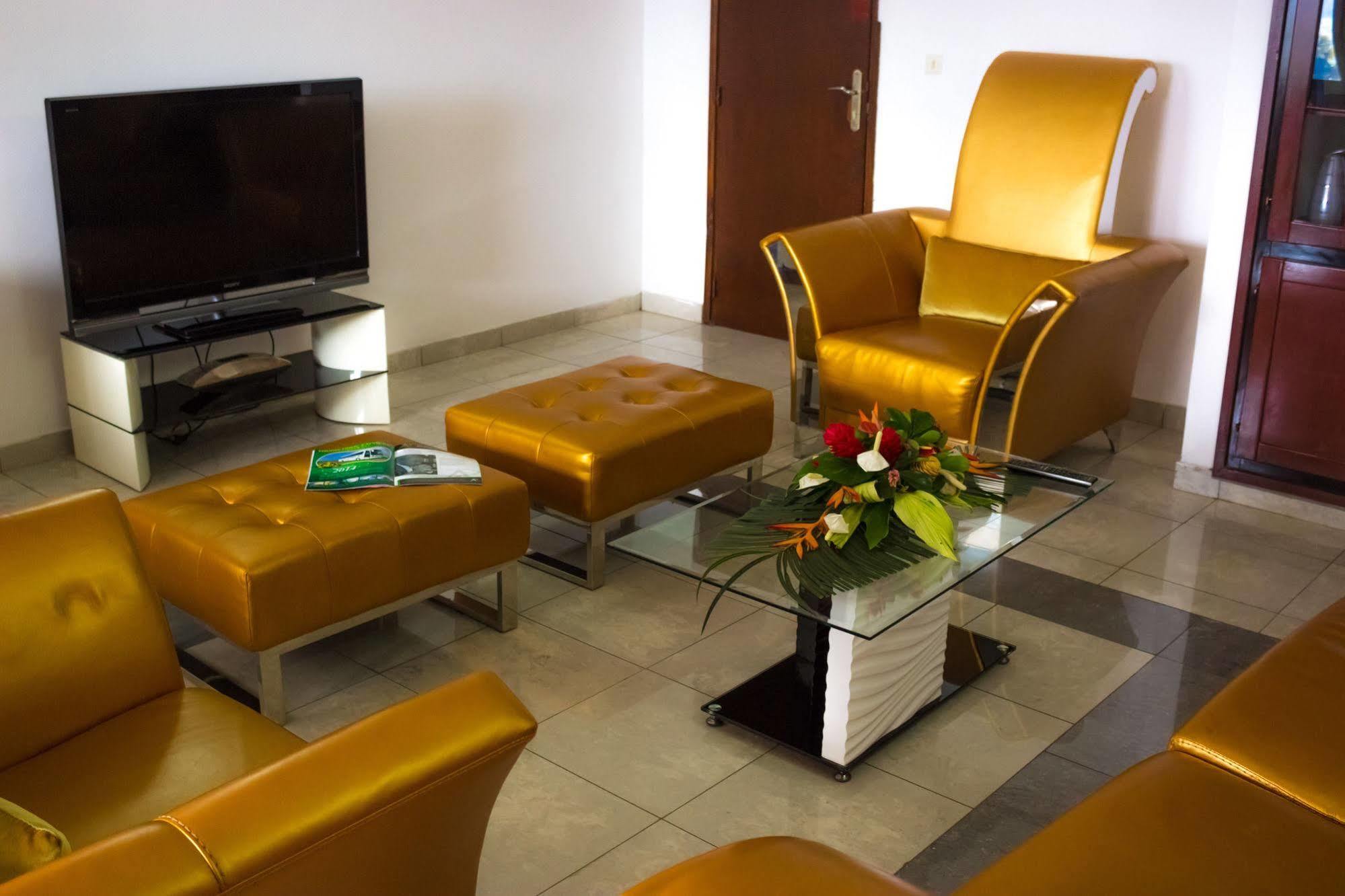 Hotel Azur Yaoundé Esterno foto