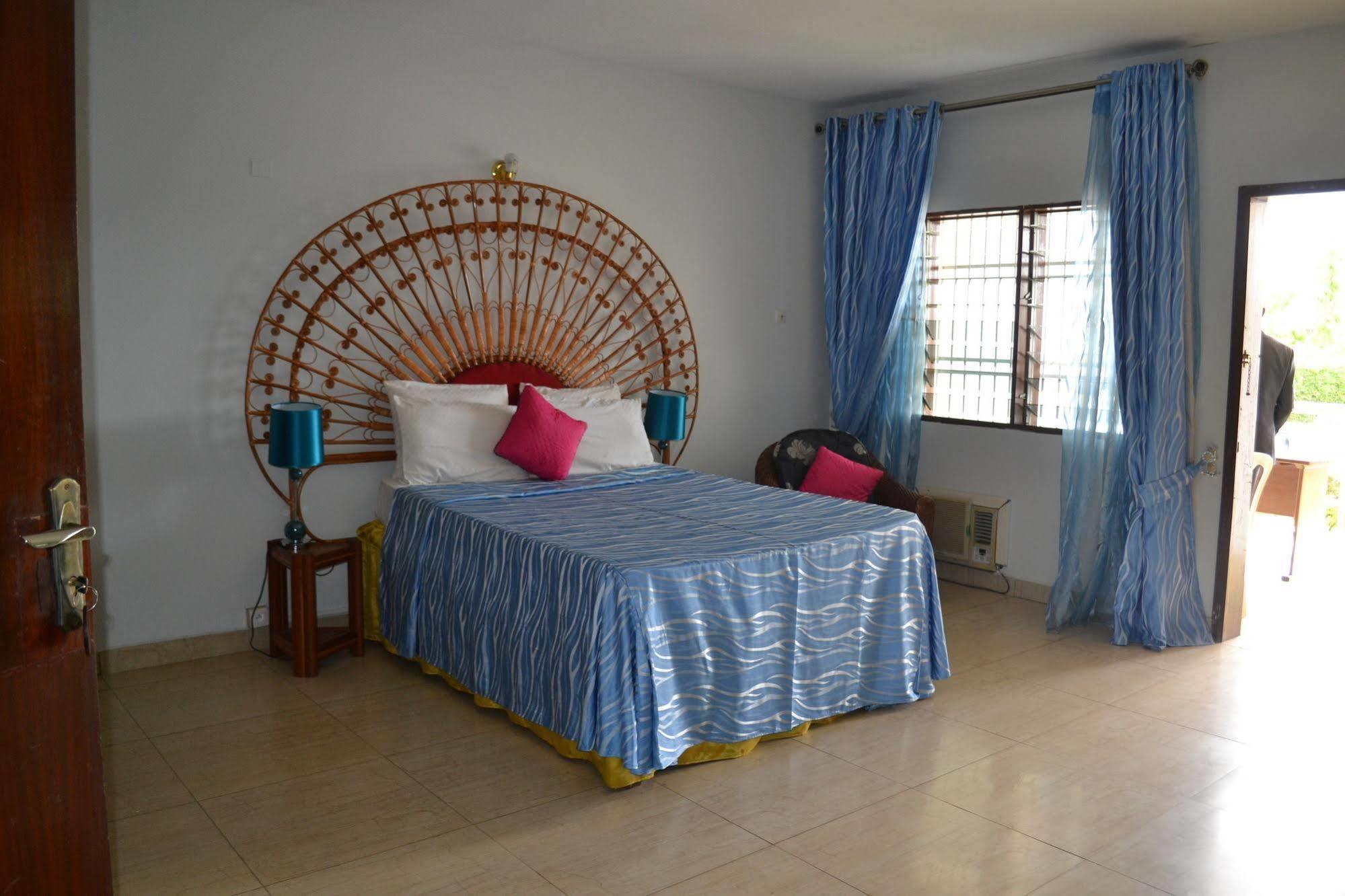 Hotel Azur Yaoundé Esterno foto